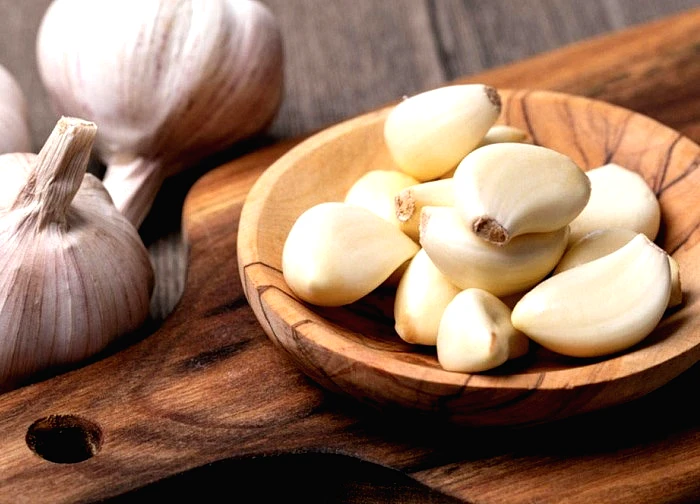 Bất ngờ với những lợi ích tuyệt vời khi ăn tỏi sống mỗi ngày
