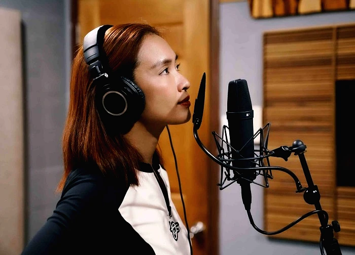 Ái Phương gây xúc động khi hát nhạc phim Cục vàng của ngoại