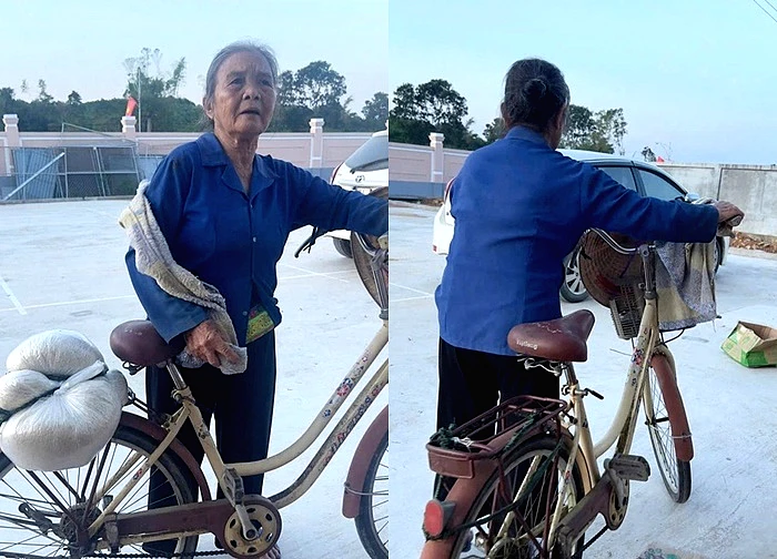 Bà lão đạp xe 5km, góp 20kg gạo giúp đồng bào bị ngập lụt