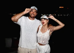 "Cây đũa thần" của vị hôn phu khiến Taylor Swift bị chê tơi tả