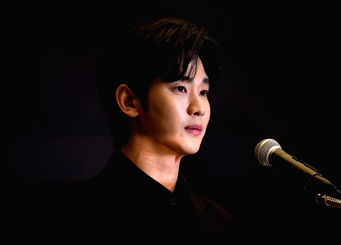 Lý do công bố 150 lá thư Kim Soo-hyun viết cho tình cũ lúc nhập ngũ