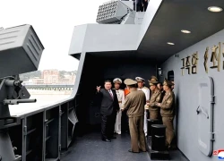 Ông Kim Jong-un thăm tàu khu trục Choe Hyon