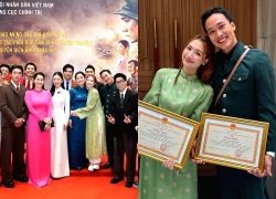 Ca sĩ Hoà Minzy và ê-kíp phim 700 tỷ 'Mưa đỏ' nhận tin vui cùng lúc