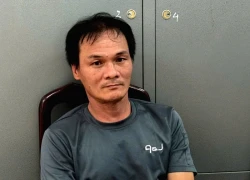 Dùng lưỡi liềm khống chế người phụ nữ để cướp dây chuyền