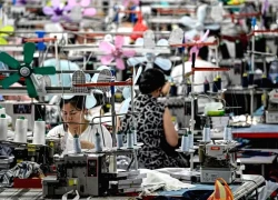 Thuế quan Mỹ đẩy hàng dệt may Trung Quốc chuyển hướng sang châu Âu