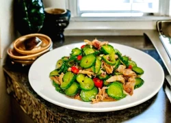 2 nguyên liệu rẻ tiền này đem xào lên, vị giòn tan, ngọt ngon và thơm phức khiến cơm được ăn hết sạch