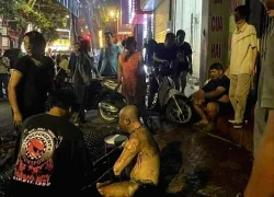 Chủ quán khóa trái cửa, tạt xăng rồi châm lửa đốt khiến 3 người bị thương