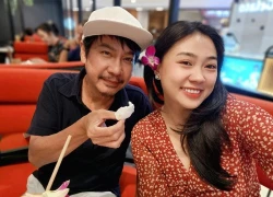Danh hài từng trắng tay khi ly hôn, giờ viên mãn bên vợ kém 29 tuổi