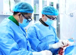 Lên cơn đau tim đột ngột, người đàn ông 2 lần té ngã giữa ruộng nguy kịch