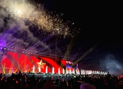 Sự cố nổ pháo hoa rơi trúng khán giả tại concert Em Xinh