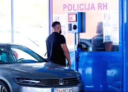 EU "khai tử" đóng dấu hộ chiếu, chuyển sang hệ thống số
