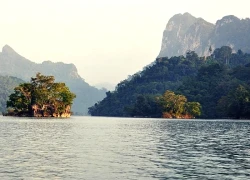 Giữ "viên ngọc xanh Hồ Ba Bể" trước tăng trưởng "nóng" về du lịch