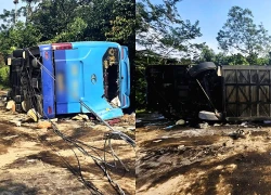 Lật xe khách tại Lào Cai, 2 người tử vong tại chỗ, nhiều người bị thương