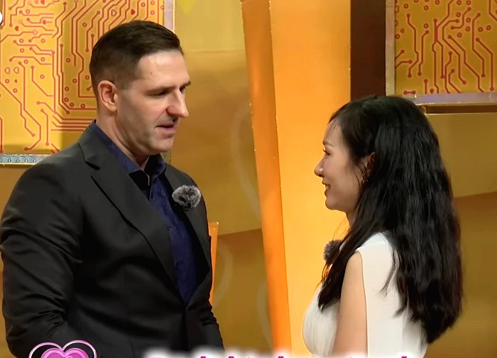 Lính hải quân Mỹ quyết nghỉ hưu sớm để cưới vợ Việt chỉ sau 5 ngày gặp