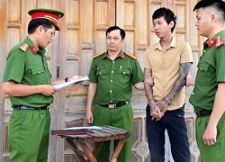 Nam thanh niên cầm dao xông vào nhà dân đuổi chém nhiều người