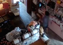 Người phụ nữ tố bị chồng cũ hành hung dã man, phải nhập viện điều trị