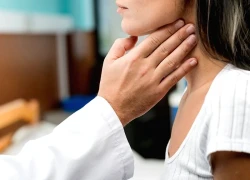 Phân biệt viêm họng và ung thư vòm họng