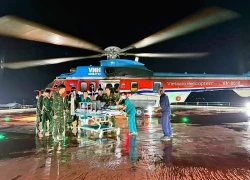 Trực thăng "bứt tốc" trong đêm, đưa bệnh nhân từ Trường Sa về đất liền cấp cứu