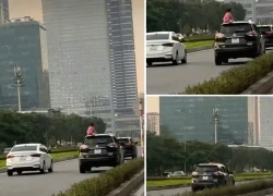 Cảnh sát xử phạt nữ tài xế để trẻ em ngồi trên nóc ô tô đang chạy ở Hà Nội