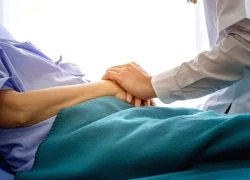 Chăm sóc giảm nhẹ cuối đời - vấn đề của những xã hội siêu già