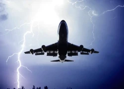 EU làm rõ quy định pháp lý đối với trường hợp máy bay bị sét đánh