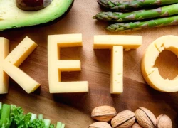 Chế độ ăn kiêng nhiều người áp dụng khiến cholesterol tăng cao