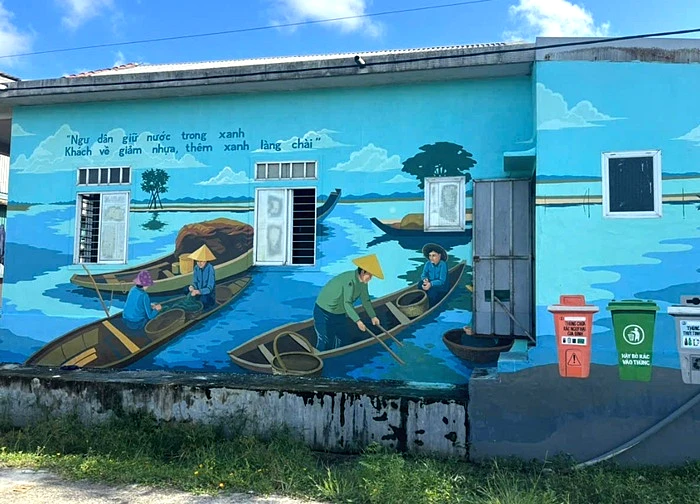 Độc đáo tuyến đường bích họa ở phá Tam Giang