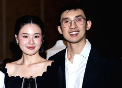 Midu diện váy đen tối giản, chồng doanh nhân lịch lãm kề bên cực cuốn hút