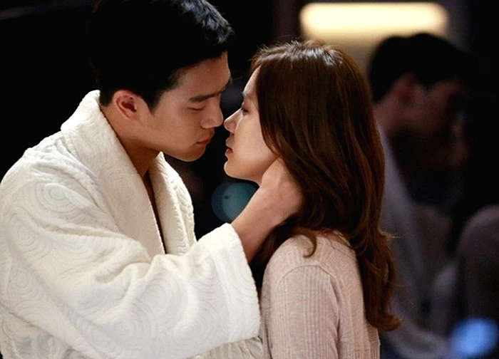 Sếp ly hôn, tôi khốn khổ vì trở thành "con mồi hấp dẫn"