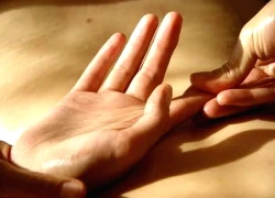 3 triệu chứng này xuất hiện trên tay: Coi chừng bệnh mạch vành, đừng chủ quan!