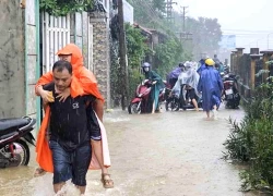 Bão số 12 suy yếu thành áp thấp nhiệt đới, miền Trung bắt đầu mưa lớn