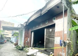 Người đàn ông 40 tuổi mang xăng đốt nhà vợ cũ, sau đó tử vong trong quán cà phê