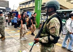 Peru triển khai quân đội trên đường phố thủ đô Lima