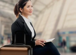 Tôi đi công tác về sớm thấy đôi dép lạ, bước vào phòng ngủ mới hiểu thế nào là "bẫy" từ người nhà