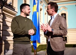 Tổng thống Ukraine thăm Thụy Điển, thúc đẩy hợp tác quốc phòng