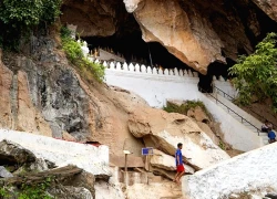 Hang động ở ngã 3 sông với hơn 4.000 pho tượng Phật sống động