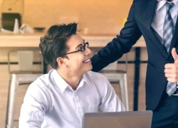 Lương hơn 44 triệu đồng/tháng, tôi vẫn từ chối mời sếp đi ăn để tiết kiệm tiền, 1 tháng sau bất ngờ được thăng chức