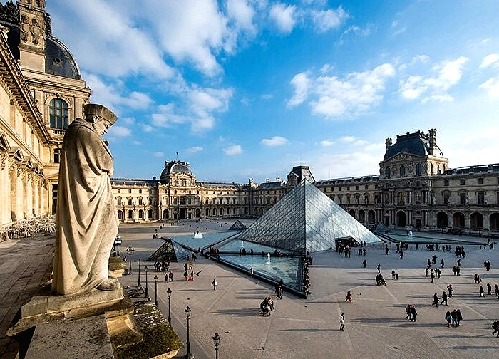 Pháp bắt một số nghi phạm vụ trộm táo tợn tại Bảo tàng Louvre