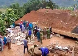 Sạt móng nhà hàng xóm, cha và con gái tử vong thương tâm