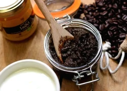 Tẩy da chết bằng bã cà phê có gây đen da không?