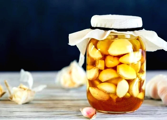 Tỏi ngâm mật ong 'Lá chắn' bảo vệ sức khỏe trong mùa đông