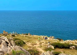 Bình Định: Khám phá vẻ đẹp từ biển xanh đến tháp Chăm cổ