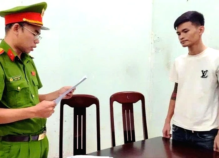 Kẻ xăm trổ hành hung thai phụ vì gói mì tôm lại tiếp tục tham gia đánh nhau