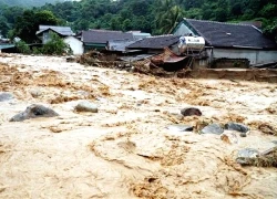 Mưa lũ tại miền Trung: Vẫn còn gần 60 vị trí trên các tuyến quốc lộ bị ách tắc
