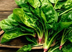 Phụ nữ sau 45 tuổi nên bổ sung 5 thực phẩm này giúp xương chắc khỏe và giảm đau nhức