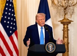 Tổng thống Donald Trump đình chỉ đàm phán thương mại với Canada