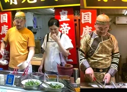 Trung Quốc: Chủ quán đổi đời nhờ hóa trang thành hoàng đế bán đậu phụ thối