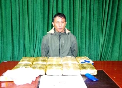 Bắt giữ Thào A Pháng, phát hiện tang vật gây choáng trong 2 thùng các-tông