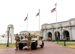 Cái chết của Vệ binh Quốc gia trở thành điểm nóng chính trị tại Mỹ