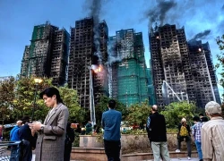 Cháy chung cư Hong Kong: 94 người chết, các tầng cao vẫn còn cháy